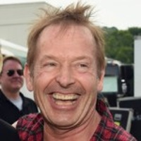 SIMON KIRKE </h3><p>Batterie-