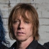 Jeff Pilson - Basse -