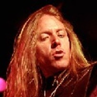 JEFF PILSON</h3><p>Basse-