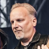 Stefan Binnig - Guitare -
