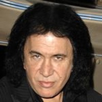 GENE SIMMONS -Basse,Chant-