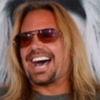 VINCE NEIL -Chant,Guitare-