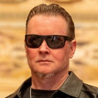 Dennis Brown - Chant,Guitare -