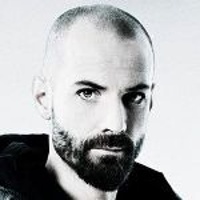 OLIVER RIEDEL </h3><p>Basse-