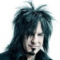 NIKKI SIXX -Basse-