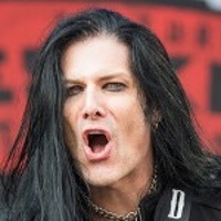 Todd Kerns </h3><p>Basse-