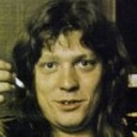 STEVE PRIEST </h3><p>Basse-